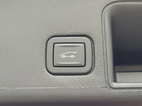 Used 2024 GMC Terrain SLT image 30