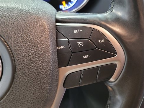 Used 2018 Jeep Grand Cherokee Laredo image 23