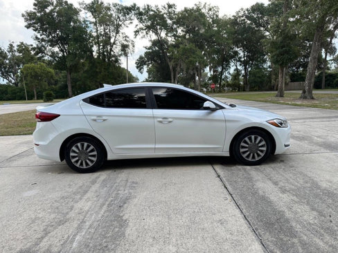 Used 2017 Hyundai Elantra SE image 18