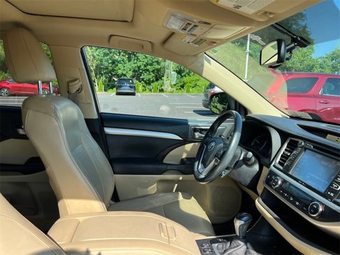 Used 2015 Toyota Highlander XLE image 9