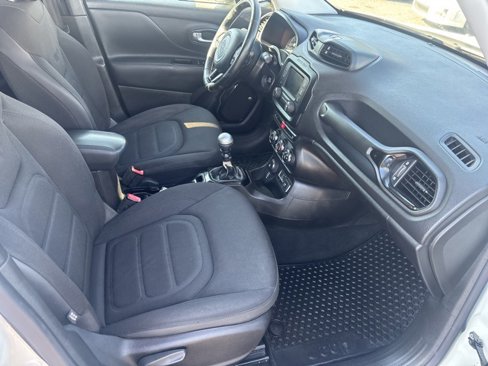 Used 2017 Jeep Renegade Altitude image 10