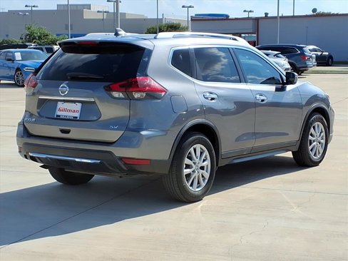 Used 2018 Nissan Rogue SV image 9