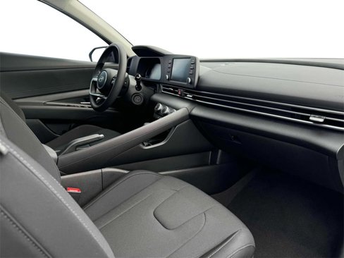 Used 2025 Hyundai Elantra SE image 15