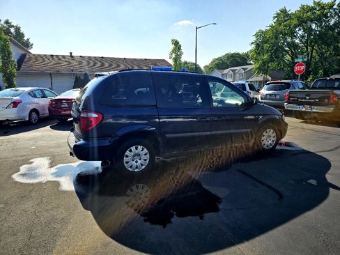Used 2006 Chrysler Town & Country w/ Popular Equipment Group I image 12