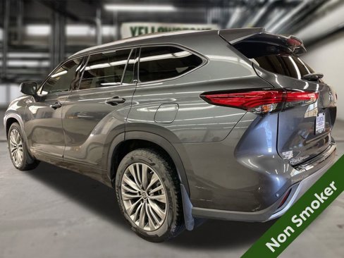Used 2020 Toyota Highlander Platinum image 2