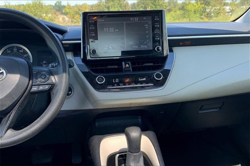 Used 2020 Toyota Corolla LE image 7