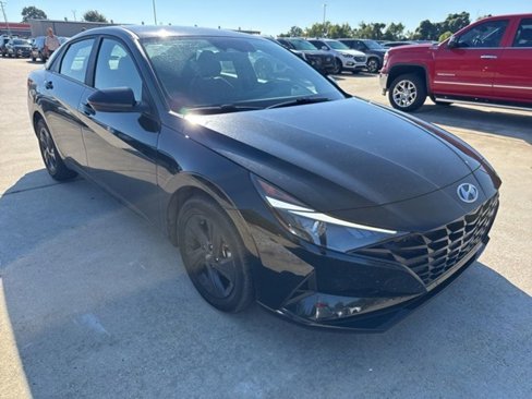 Used 2023 Hyundai Elantra SEL image 3