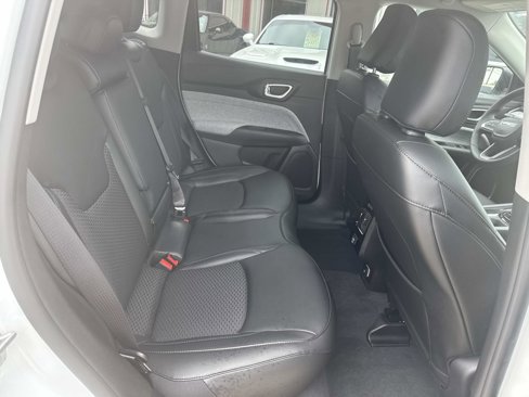 Certified 2022 Jeep Compass Latitude image 9