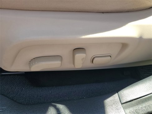 Used 2017 Subaru Outback 2.5i Premium image 7