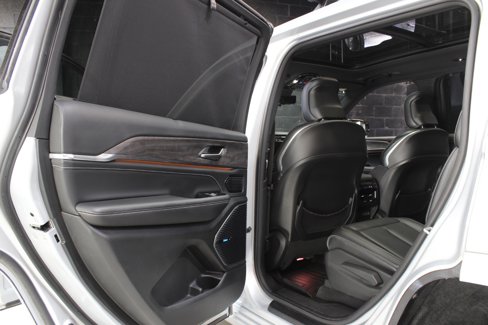 Used 2021 Jeep Grand Cherokee L Overland w/ Advanced Protech Group III image 38