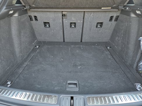 Certified 2025 Porsche Macan image 42