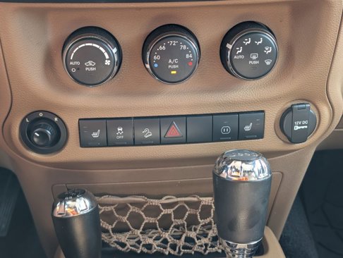 Used 2012 Jeep Wrangler Unlimited Sahara image 30