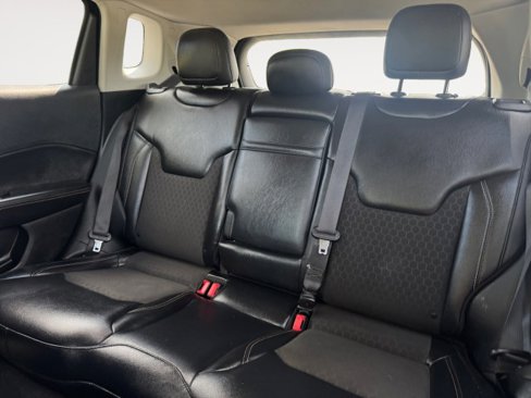 Used 2018 Jeep Compass Latitude w/ Popular Equipment Group image 8