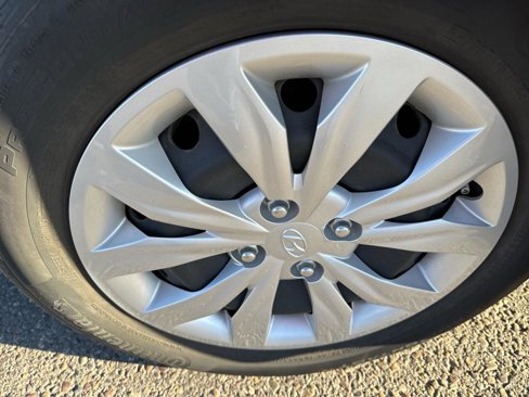 Used 2021 Hyundai Accent SE w/ Cargo Package image 26