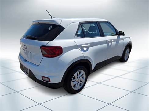 Used 2024 Hyundai Venue SE image 4