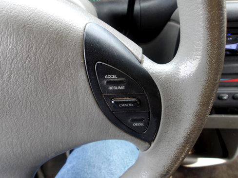 Used 1999 Plymouth Voyager image 15