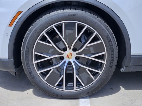 Certified 2024 Porsche Macan 4 Electric image 18