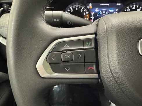Used 2024 Jeep Compass Latitude image 25