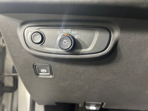 Used 2021 GMC Terrain SLE w/ Driver Convenience Package image 18