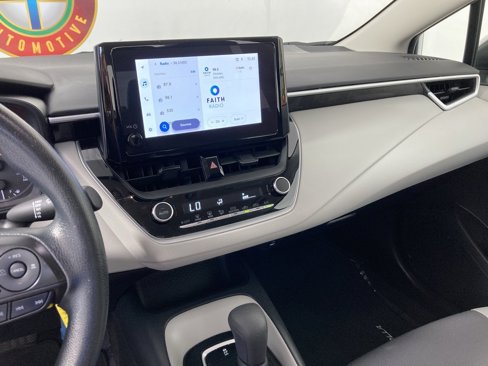 Used 2023 Toyota Corolla LE image 2