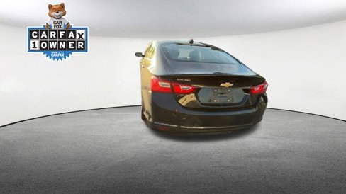 Used 2017 Chevrolet Malibu LT image 8