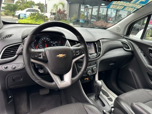 Used 2021 Chevrolet Trax LT w/ LT Convenience Package image 15