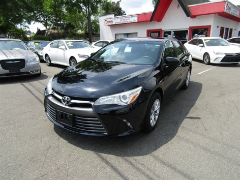 Used 2016 Toyota Camry image 1