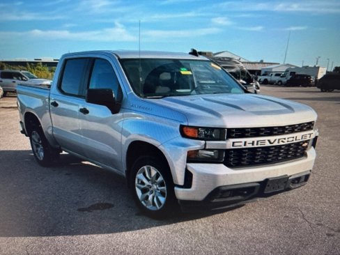 Used 2020 Chevrolet Silverado 1500 Custom w/ Custom Value Package image 2