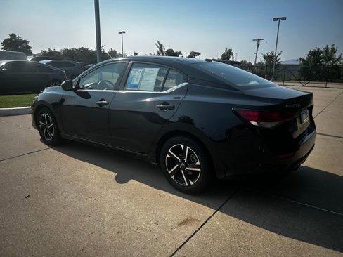 Used 2024 Nissan Sentra SV image 3