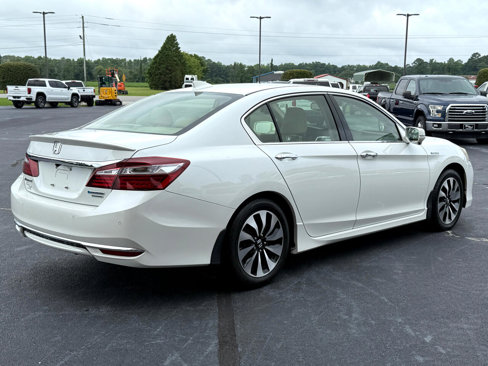 Used 2017 Honda Accord Touring image 5