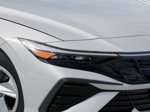 New 2025 Hyundai Elantra SE image 9