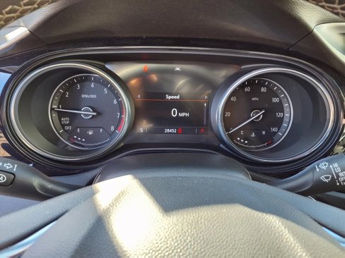 Used 2022 Buick Encore GX Essence image 11