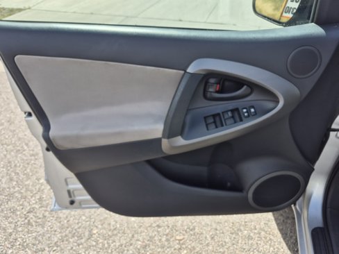 Used 2012 Toyota RAV4 4WD image 14