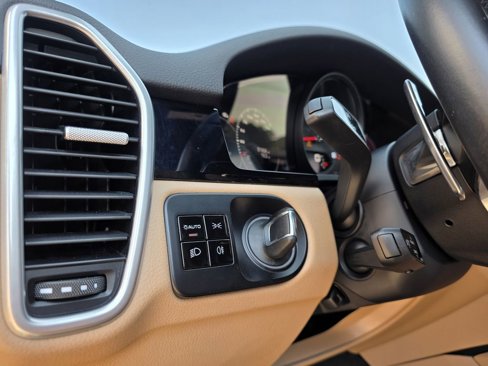 Used 2019 Porsche Cayenne image 28