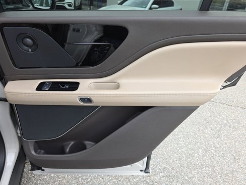 Used 2021 Lincoln Aviator Grand Touring w/ Elements Package Plus image 14