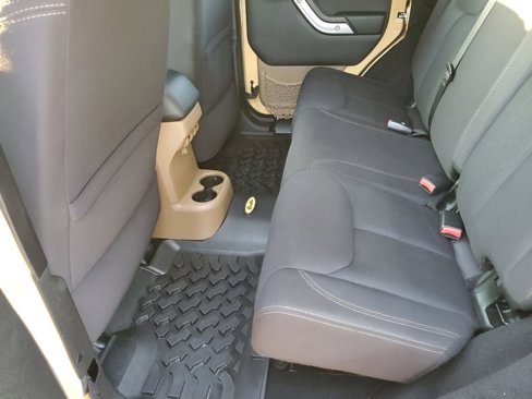 Used 2013 Jeep Wrangler Unlimited Sahara image 19