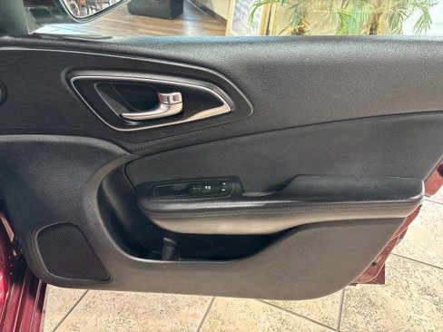 Used 2016 Chrysler 200 Limited image 15