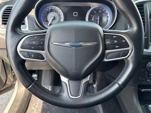 Used 2018 Chrysler 300 Touring w/ Driver Convenience Group image 20