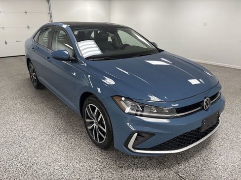 Used 2025 Volkswagen Jetta SE image 49