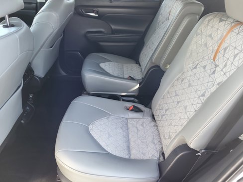 Used 2022 Toyota Highlander Bronze Edition image 24