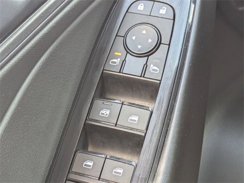 Used 2024 Nissan Rogue S image 27