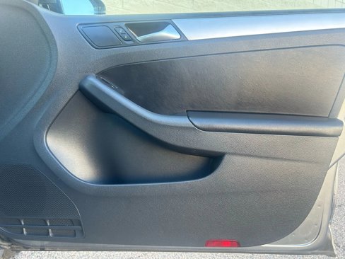 Used 2011 Volkswagen Jetta TDI image 13