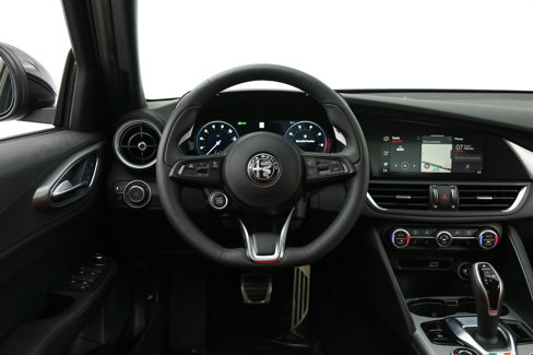 New 2025 Alfa Romeo Giulia w/ Veloce Package Rwd image 17