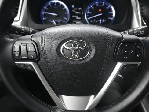 Used 2018 Toyota Highlander XLE image 6