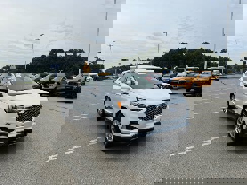 Certified 2024 Ford Edge SEL image 3