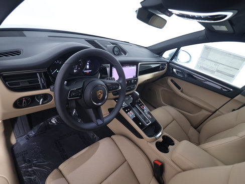 New 2025 Porsche Macan image 4
