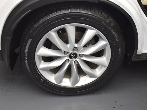 Used 2019 INFINITI QX50 Essential w/ Premium Heat Package image 5