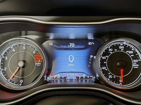 Used 2023 Jeep Cherokee Altitude Lux image 10