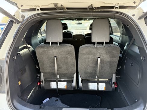 Used 2017 Ford Explorer XLT w/ Equipment Group 201A image 8