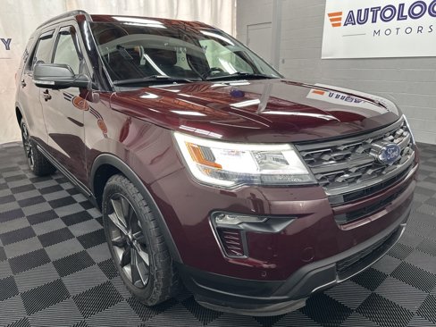Used 2018 Ford Explorer XLT w/ Equipment Group 202A image 2